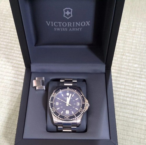 Victorinox swiss army date - army,