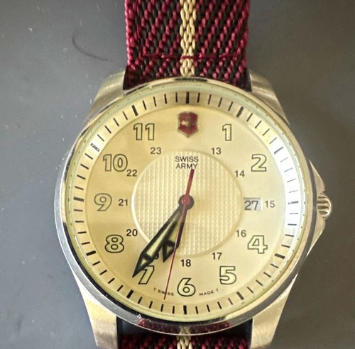 Swiss army men quartz analog - army,